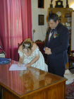 The_bride_signs.jpg (366743 bytes)