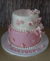 A classsic and sweet birthday cake from Cyprus-flowers.com